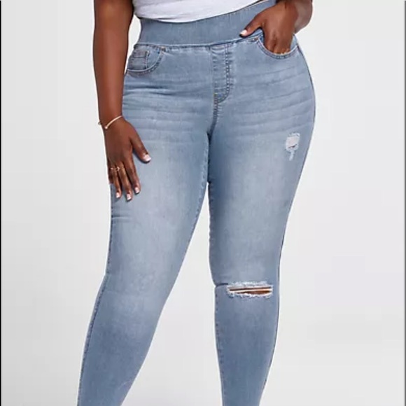 Medium Wash High Rise Destructed Jeggings Short Inseam | Fashion To Figure - Picture 3 of 7